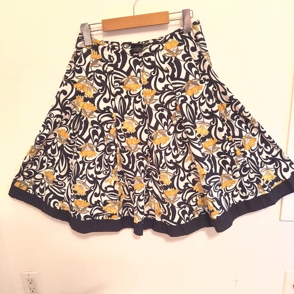 JKLA California Midi skirt. Black and white and yellow. Size Medium - Picture 3 of 3